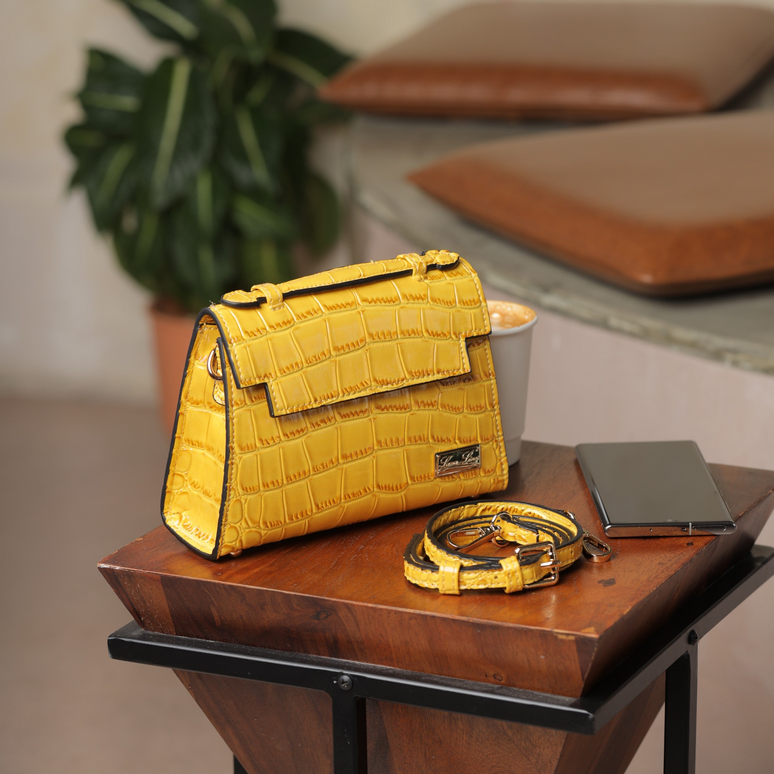 حقيبة صفراء مع حزام - LL005-02